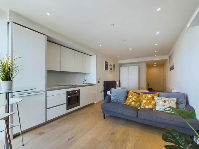 Studio To Rent In Walworth Road, London, SE1