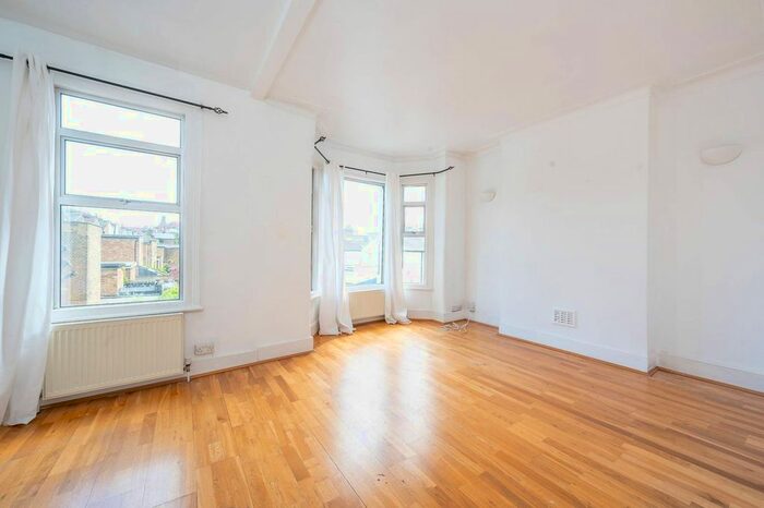 2 Bedroom Flat To Rent In St Elmo Road, Chiswick, London, W12