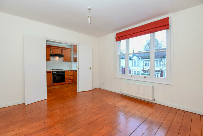 2 Bedroom Apartment To Rent In South Woodford, E18