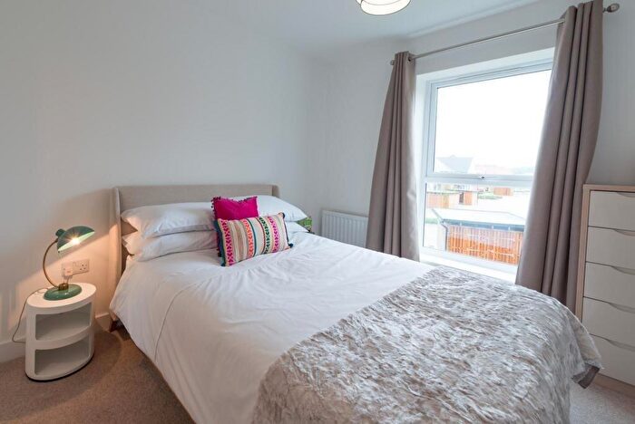 1 Bedroom Flat To Rent In Holmbush Mews, The Green, RH12