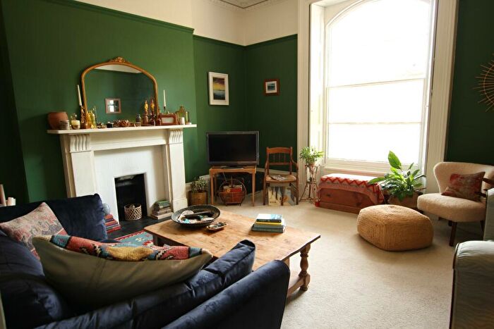 1 Bedroom Flat To Rent In Clarence Square, Pittville, Cheltenham, GL50