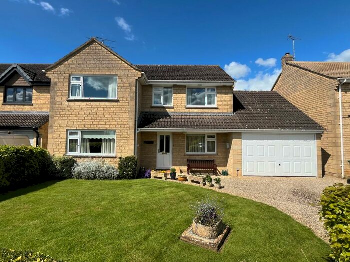 4 Bedroom Detached House For Sale In Briary Road, Lechlade, Gloucestershire, GL7