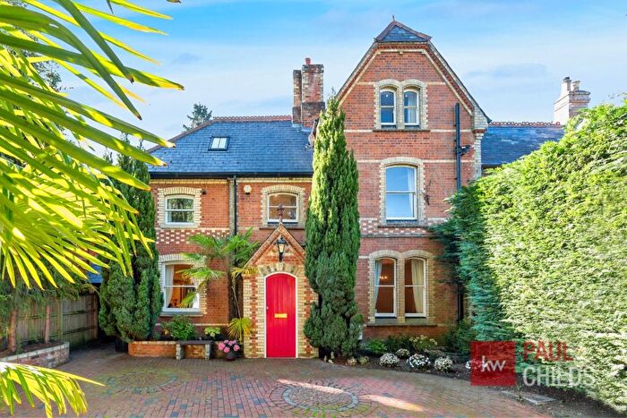 5 Bedroom Semi-detached House For Sale In Elm Road, Reading, RG6