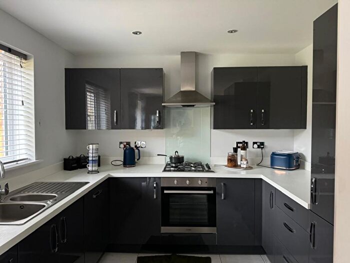 3 Bedroom Detached House To Rent In Bobbin Way, Wakefield, WF2
