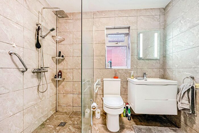 3 Bedroom Bungalow For Sale In Grassam Close, Preston, Hull, HU12