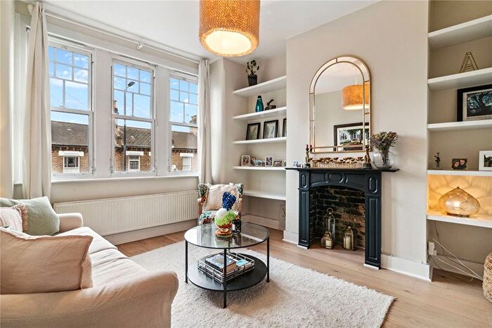 2 Bedroom Flat To Rent In Kilburn Lane, London, W10