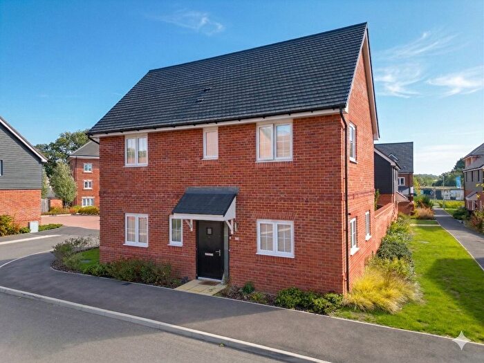 3 Bedroom Detached House For Sale In Dairy Road, Finchwood Park, Wokingham, Berkshire, RG40