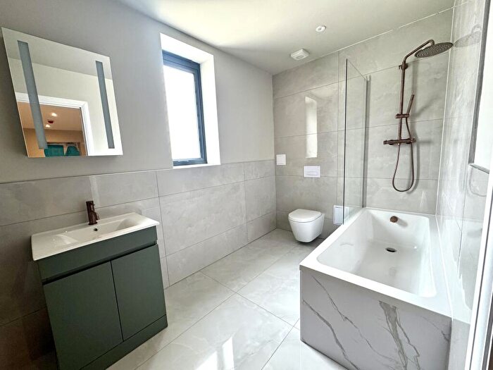 2 Bedroom Apartment To Rent In Carrwood House, SK2