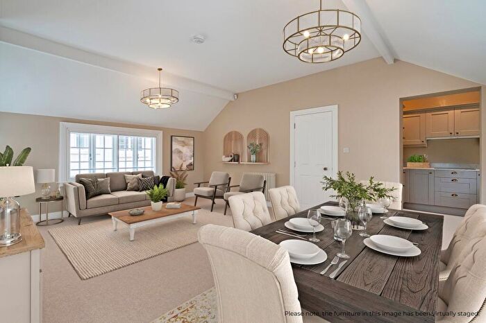 2 Bedroom Maisonette For Sale In Stratford Road, Henley-in-Arden, B95