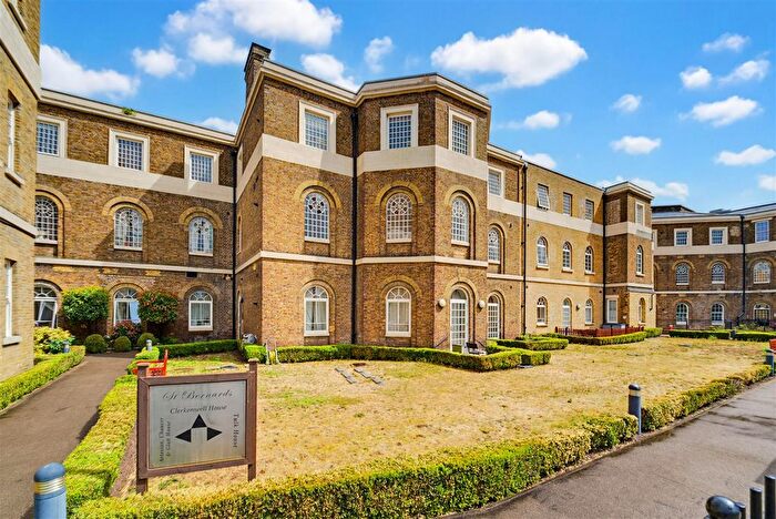3 Bedroom Flat For Sale In Clerkenwell House, Southall, UB2