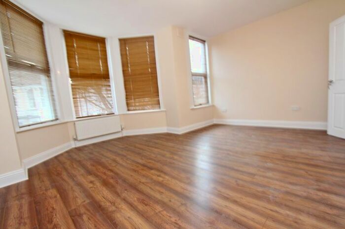 4 Bedroom Flat To Rent In Arcadian Gardens, London, N22