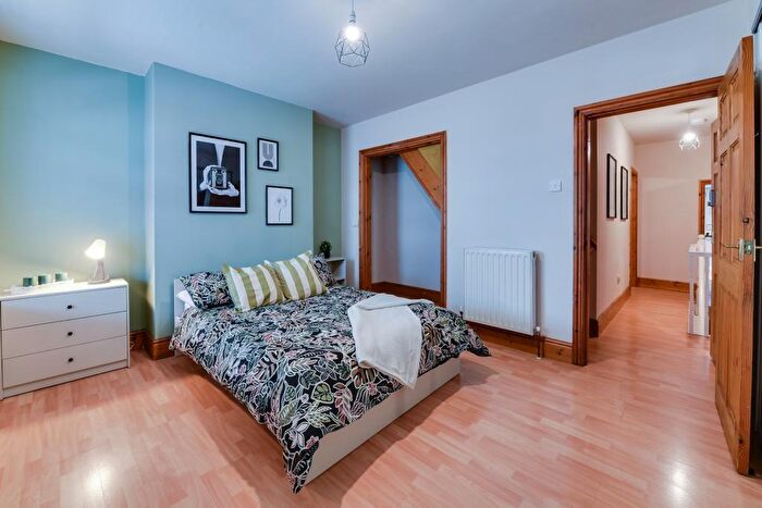 2 Bedroom House To Rent In Winchester Road, L6