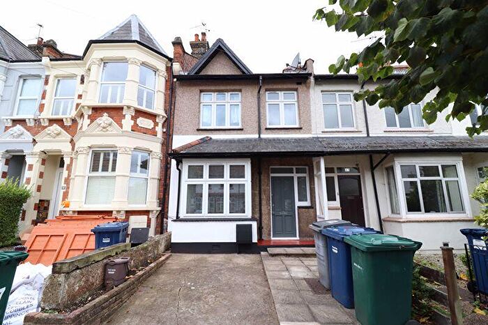 3 Bedroom Terraced House For Sale In Parkhurst Road, Friern Barnet, N11