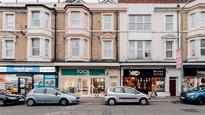 2 Bedroom Flat For Sale In Lansdowne Road, Bournemouth, BH1