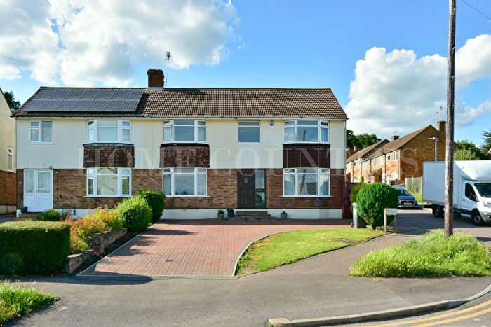 4 Bedroom Semi Detached House For Sale In Tempest Avenue, Potters Bar, EN6