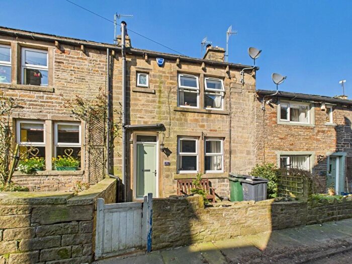 2 Bedroom House For Sale In Kaye Hill, Cullingworth, Bradford, BD13