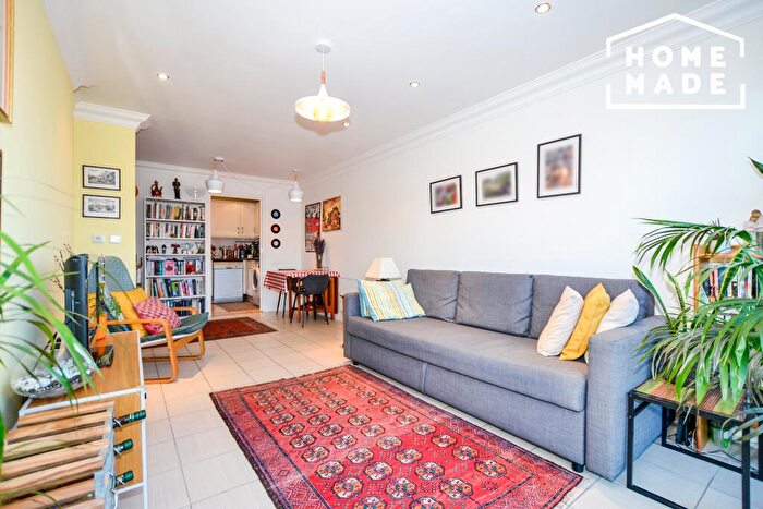 2 Bedroom Flat To Rent In Mentmore Terrace, E8