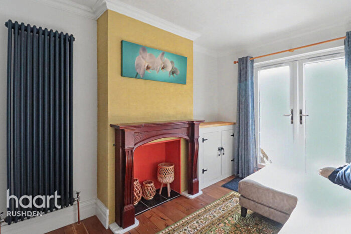 3 Bedroom Terraced House For Sale In Wellingborough Road, Rushden, NN10