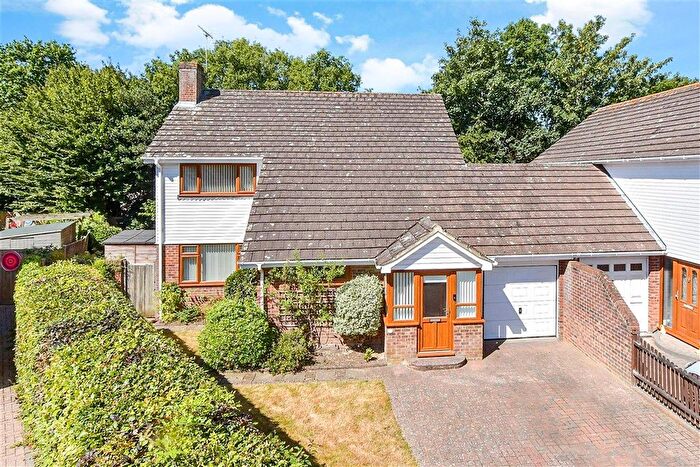 3 Bedroom Link Detached House For Sale In Beacon Walk, Tenterden, Kent, TN30