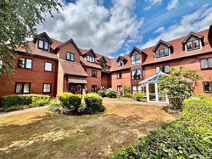1 Bedroom Flat For Sale In Firwood Court, Camberley, GU15