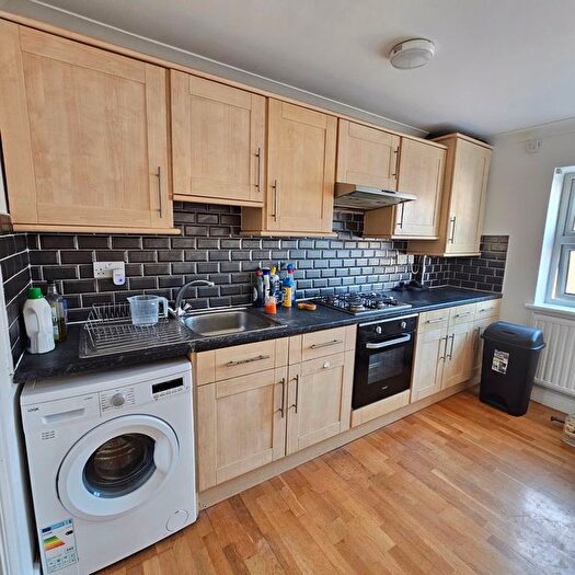 1 Bedroom Flat To Rent In Bethnal Green Road, London, E2
