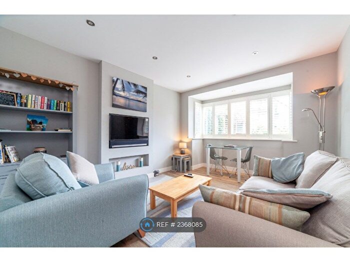 2 Bedroom Flat To Rent In Lancaster Close, Kingston Upon Thames, KT2