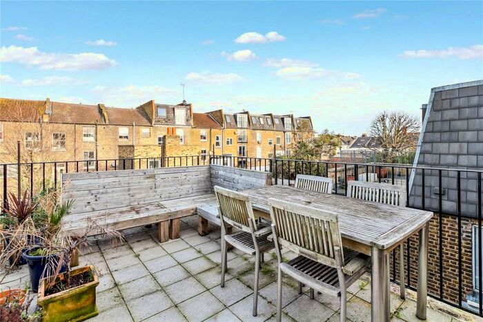 2 Bedroom Flat To Rent In Chaldon Road, London, SW6