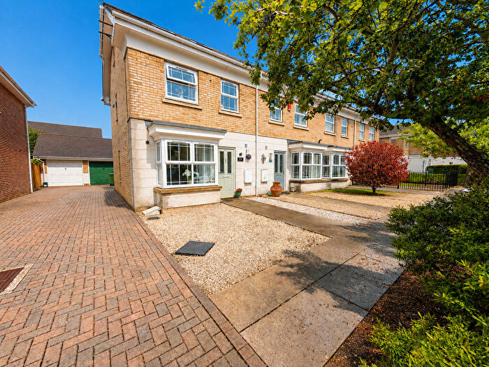 4 Bedroom End Of Terrace House For Sale In Strawberry Court, Camberley, GU16