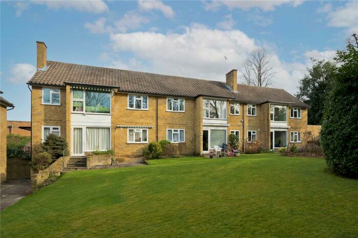 2 Bedroom Apartment To Rent In Belvedere Close, Esher, Surrey, KT10