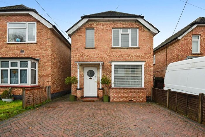 3 Bedroom Detached House For Sale In Batchelors Barn Road, Andover, SP10