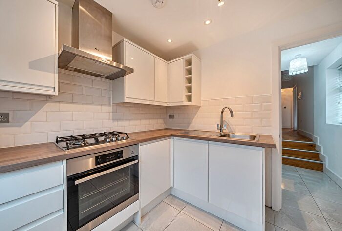 2 Bedroom Flat For Sale In Merton Road, London, SW18