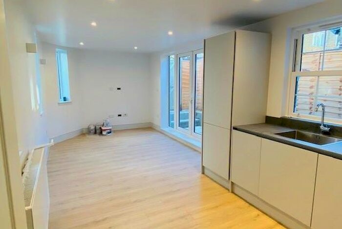 1 Bedroom Flat To Rent In High Street, London, SE25