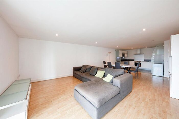2 Bedroom Flat To Rent In Galaxy Building, Canary Wharf, E14