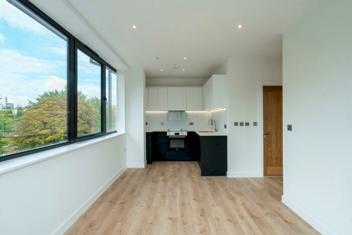 1 Bedroom Flat To Rent In Station Road Redhill, RH1