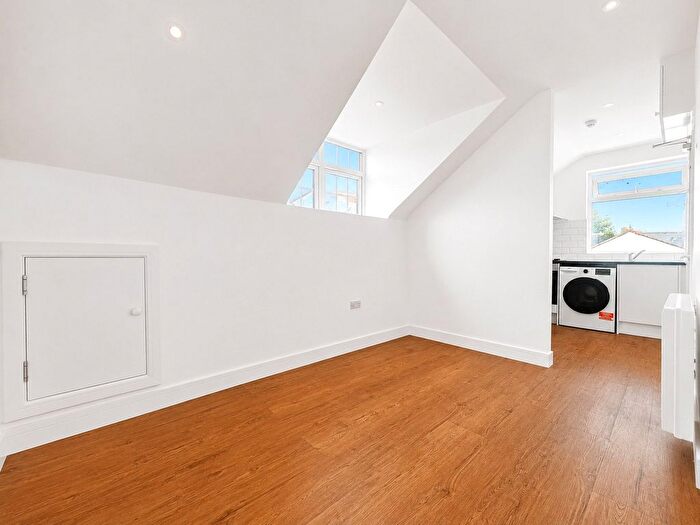 Studio To Rent In Hanworth Road, Hounslow, TW3