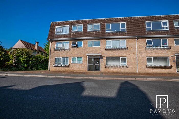 2 Bedroom Flat For Sale In Old Road, Frinton-On-Sea, CO13