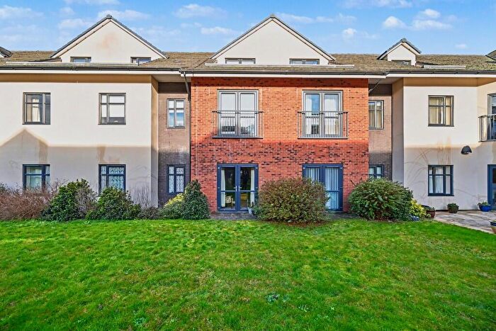 2 Bedroom Flat For Sale In Pettiver Crescent, Webb Ellis Court, Rugby, CV21