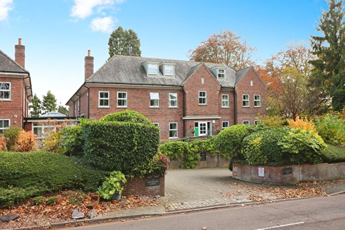 2 Bedroom Flat To Rent In Church St, Welwyn, AL6