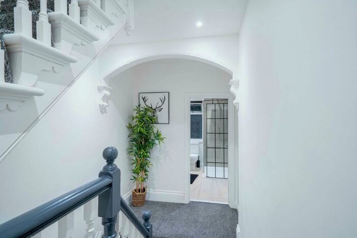 6 Bedroom House To Rent In Gregory Boulevard, Hyson Green, Nottingham, NG7