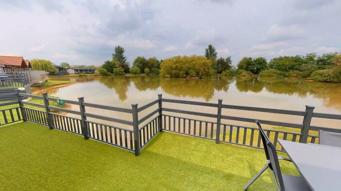 3 Bedroom Lodge For Sale In Ashby-cum Fenby, North Lincolnshire, DN37