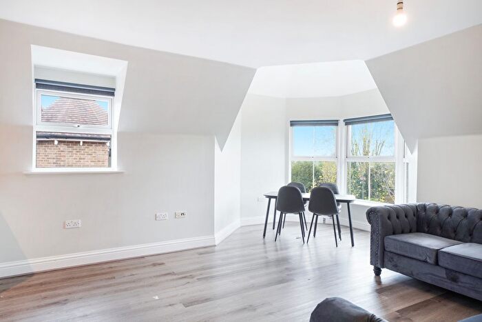 2 Bedroom Flat To Rent In Egham Hill, Egham, TW20