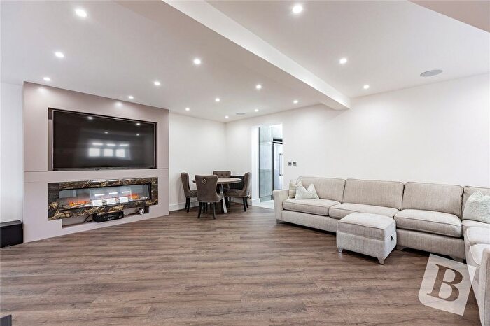 3 Bedroom Semi-Detached House For Sale In Laburnum Walk, Hornchurch, RM12