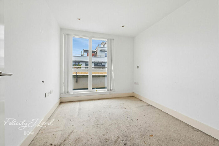 3 Bedroom Apartment For Sale In Yeo Street, London, E3