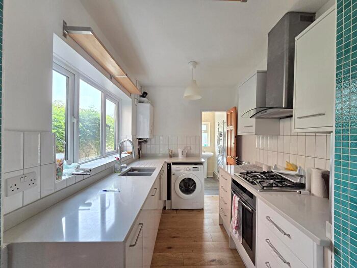 3 Bedroom Semi-Detached House To Rent In Firgrove Road, Freemantle, SO15