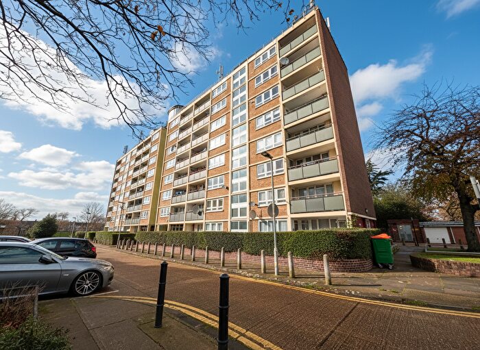 2 Bedroom Flat For Sale In Lonsdale Close, East Ham, London, E6
