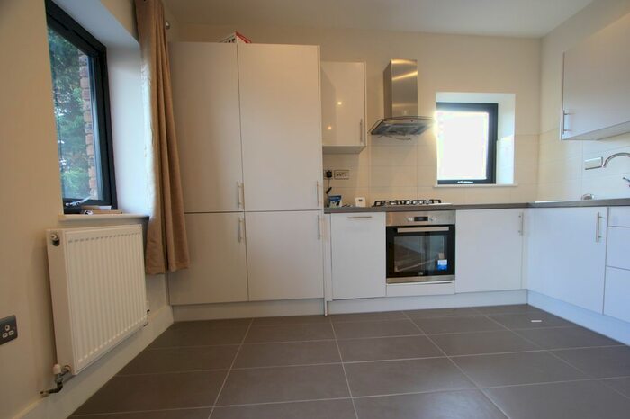 1 Bedroom Flat To Rent In London Road, Morden, SM4