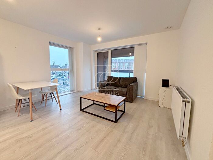 1 Bedroom Flat To Rent In East Acton Lane, London, W3