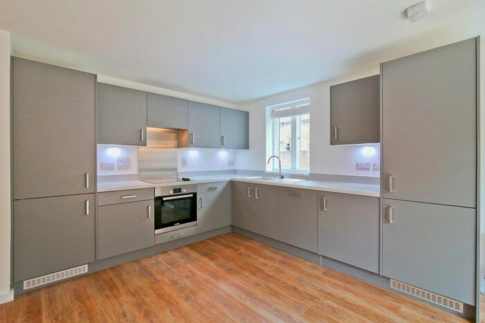 2 Bedroom Flat To Rent In Flat, Trinity Road, Tooting Bec, SW17