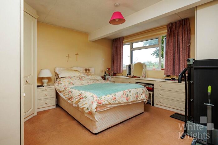 4 Bedroom Semi-Detached House For Sale In Wokingham Road, Earley, Reading, Berkshire, RG6