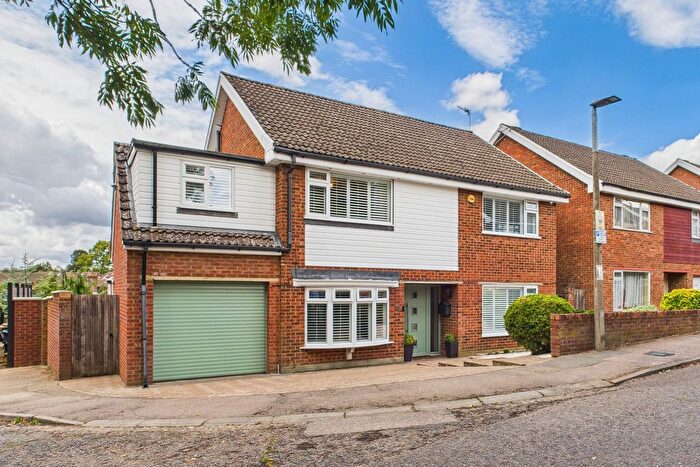 4 Bedroom Detached House For Sale In Beaumayes Close, Boxmoor, HP1